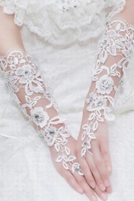 Belle dentelle avec cristal ivoire chic | gants de mariée modernes