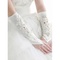 Sucré satin avec l'application ivoire élégantes | gants de mariée modestes - photo 2