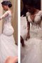 Robe de mariée naturel de col en v avec manche longue jusqu'au sol de sirène - photo 1