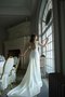 Robe de mariée gaine en satin trou de serrure de traîne mi-longue decoration en fleur - photo 2