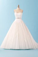 Robe de mariée majestueux avec lacets avec perle a eglise ceinture en étoffe