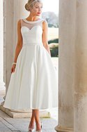 Robe de mariée moderne simple avec bouton encolure ronde fermeutre eclair