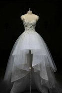 Robe de mariée manche nulle au bord de la mer textile en tulle trou de serrure haut bas