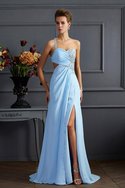 Robe de soirée longue de fourreau avec perle d'épaule asymétrique avec chiffon