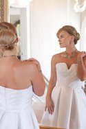 Robe de mariée naturel plissé longueur au niveau de sol textile en tulle de bustier