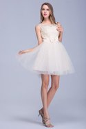 Robe fête de la rentrée courte col en bateau cordon en tulle trou de serrure