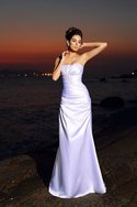 Robe de mariée longue en satin avec lacets en plage de sirène