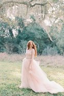 Robe de mariée simple de col en v ligne a en tulle de traîne courte