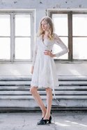 Robe de mariée simple de col en v avec nœud en dentelle ceinture