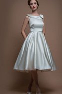 Robe de mariée modeste col en bateau manche nulle avec cristal en satin