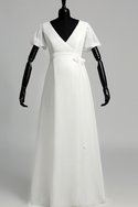 Robe de mariée romantique distinguee moderne de col en v de lotus