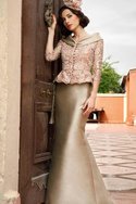 Robe mère de mariée naturel equipé de jacket v encolure avec manche 3/4 jusqu'au sol