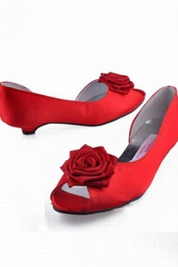 Avec tête de poisson de satin à talons bas avec fine bride schu coupé