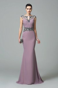 Robe de soirée longue de traîne courte avec manche courte fermeutre eclair de sirène