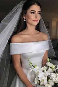 Robe de mariée de lotus en satin de princesse magnifique manche nulle