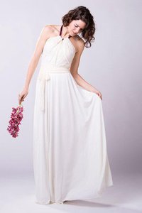 Robe de mariée naturel nature en plage manche nulle avec décoration dentelle
