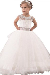 Robe de cortège enfant naturel encolure ronde textile en tulle avec fleurs manche nulle