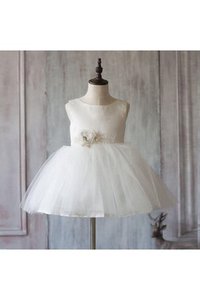 Robe de cortège enfant plissage naturel en tulle de longueur à genou de lotus