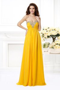 Robe de bal naturel avec chiffon de princesse manche nulle de col en cœur