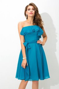 Robe demoiselle d'honneur courte au niveau de genou a-ligne satin comme soie manche nulle