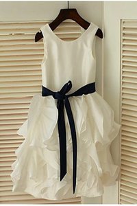 Robe de cortège enfant avec zip de princesse arrivée au mollet ligne a manche nulle