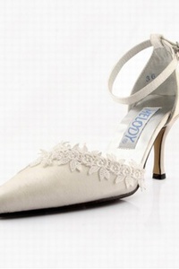 Avec la haute fine en satin pointu bride schu fascinant