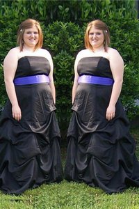 Robe de bal lache de princesse de tour de ceinture en haute avec sans manches ligne a