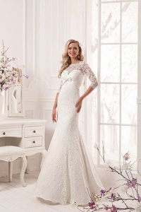 Robe de mariée romantique en dentelle en forme longueur au niveau de sol avec ruban