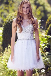 Robe de graduation mode textile en tulle fermeutre eclair col en bateau trou serre