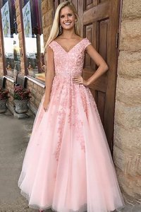 Robe de soirée longueur au niveau de sol textile en tulle ligne a appliques de princesse