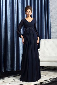 Robe mère de mariée longue avec manche longue en chiffon v encolure ligne a