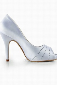 Étourdissant tête de poisson de haute avec des chaussures de mariée en satin avec fine