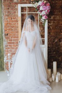 Robe de mariée plissage jusqu'au sol de traîne moyenne en tulle avec zip