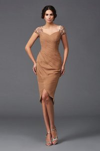 Robe de cocktail naturel haut bas fermeutre eclair en chiffon appliques