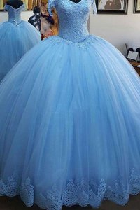 Robe de bal manche nulle en tulle mode d'epaule ecrite de traîne courte