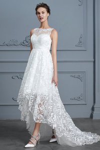 Robe de mariée manche nulle fait main avec décoration dentelle col u profond naturel