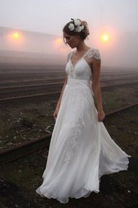Robe de mariée de princesse en chiffon longueur au niveau de sol v encolure ligne a