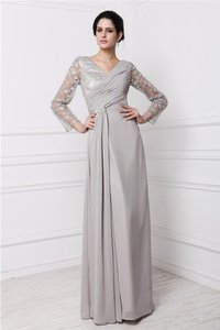 Robe de bal naturel en chiffon avec zip longueur au ras du sol avec décoration dentelle