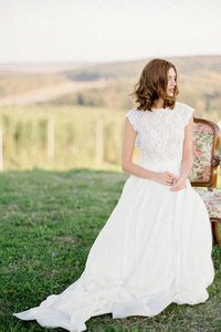Robe de mariée vintage avec manche courte de traîne courte au niveau de cou trou serre
