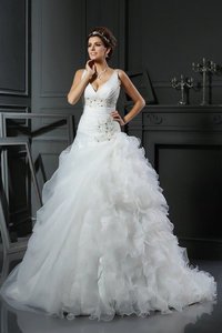 Robe de mariée longue avec lacets v encolure de tour de ceinture en haute en organza