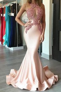 Robe de bal en satin appliques dénudé de traîne courte avec sans manches