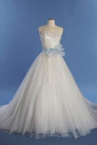 Robe de mariée ligne a en tulle a salle intérieure fermeutre eclair avec perle