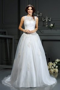 Robe de mariée longue de princesse encolure ronde ligne a de traîne moyenne