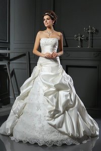 Robe de mariée longue avec perle de traîne moyenne appliques en satin