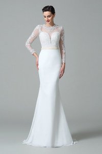 Robe de mariée longue en satin au niveau de cou de sirène avec manche longue