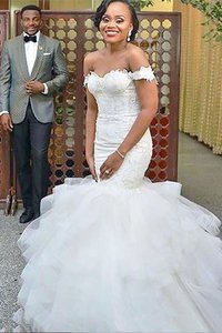 Robe de mariée naturel de traîne courte de sirène epaule nue en organza