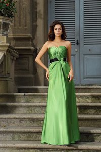 Robe demoiselle d'honneur longue manche nulle de col en cœur satin comme soie ligne a