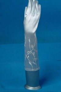 Rêveur taffetas broderie blanche chic | gants de mariée modernes