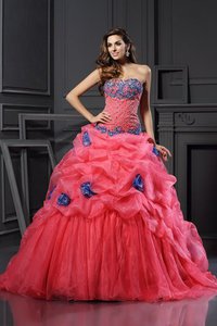 Robe de quinceanera en organza de mode de bal manche nulle col en forme de cœur cordon