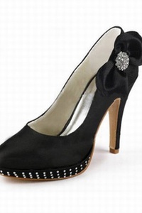 Chaming en satin haut fine pointue avec chaussures de mariée